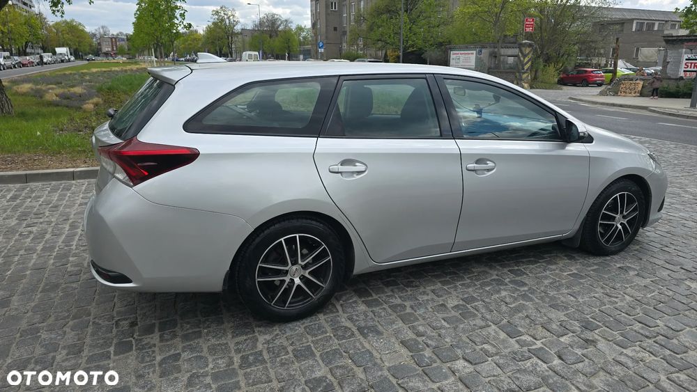 Toyota Auris 1.4 D-4D Active - 6