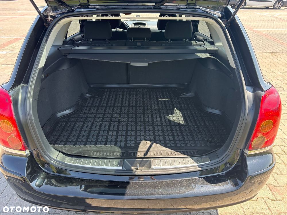 Toyota Avensis 1.8 VVT-i Combi - 12