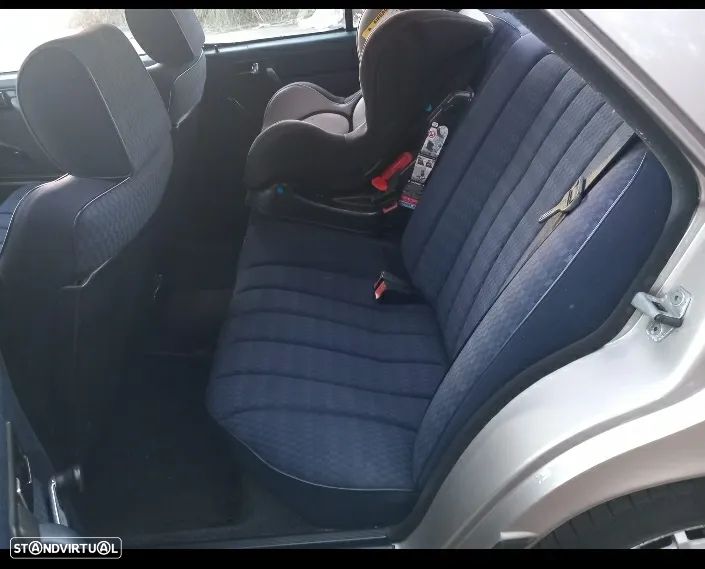 Mercedes-Benz 190 D 2.5 - 8