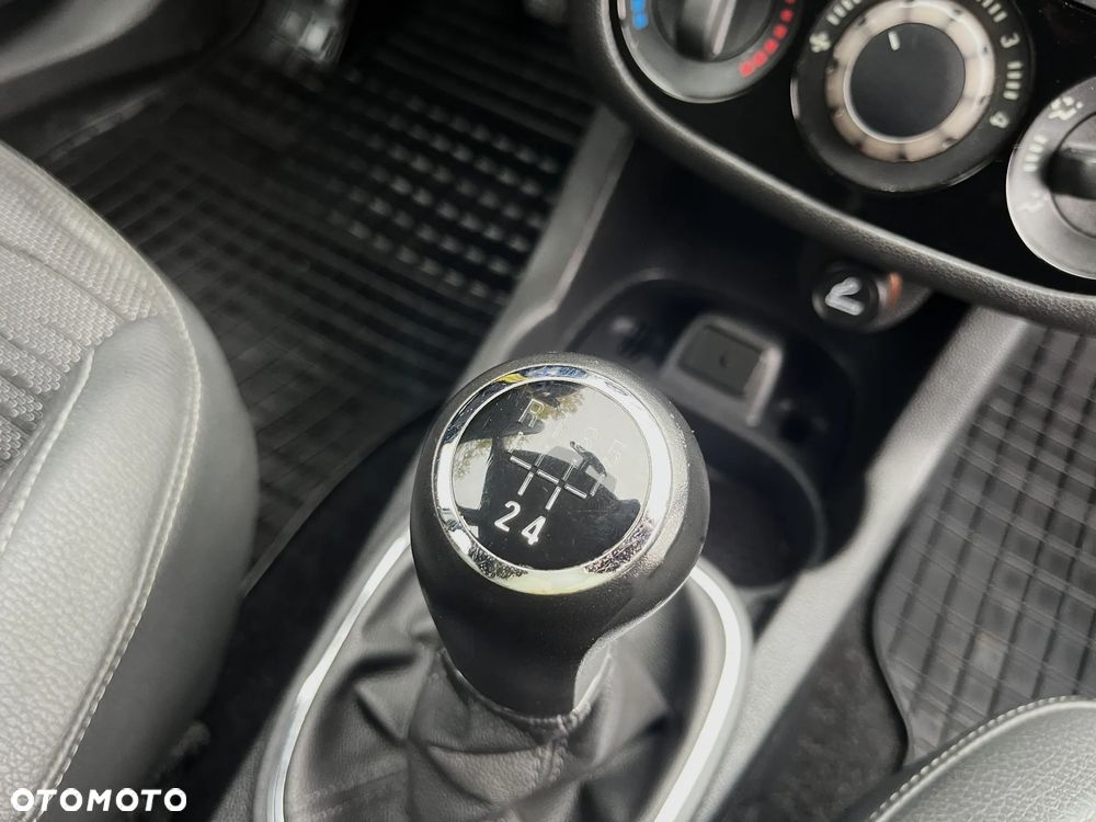 Opel Corsa 1.2 16V Cosmo - 25