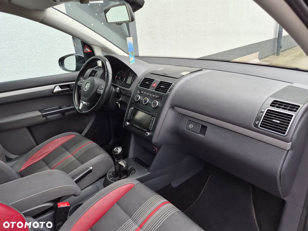 Volkswagen Touran 2.0 TDI DPF MATCH - 9