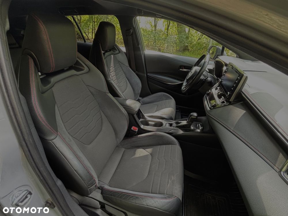 Toyota Corolla 2.0 Hybrid Executive - 12