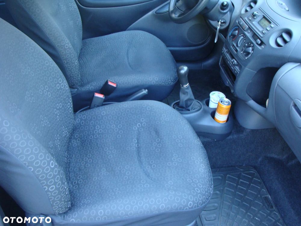 Toyota Yaris 1.0 Sol - 6