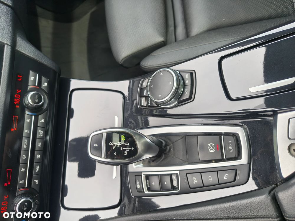 BMW Seria 5 525d xDrive Sport-Aut Luxury Line - 27
