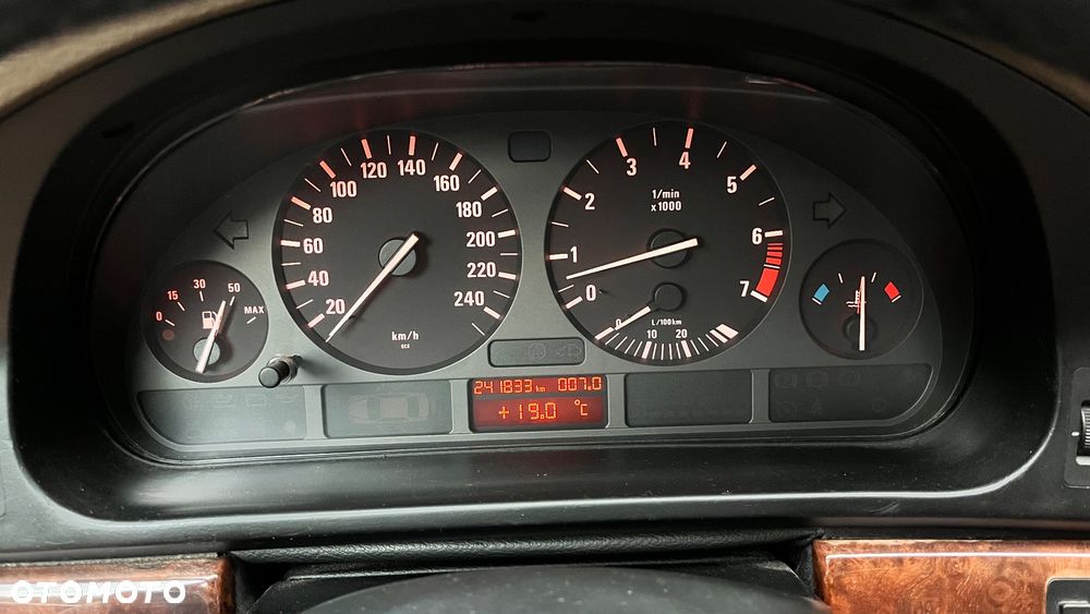 BMW Seria 5 520i - 20