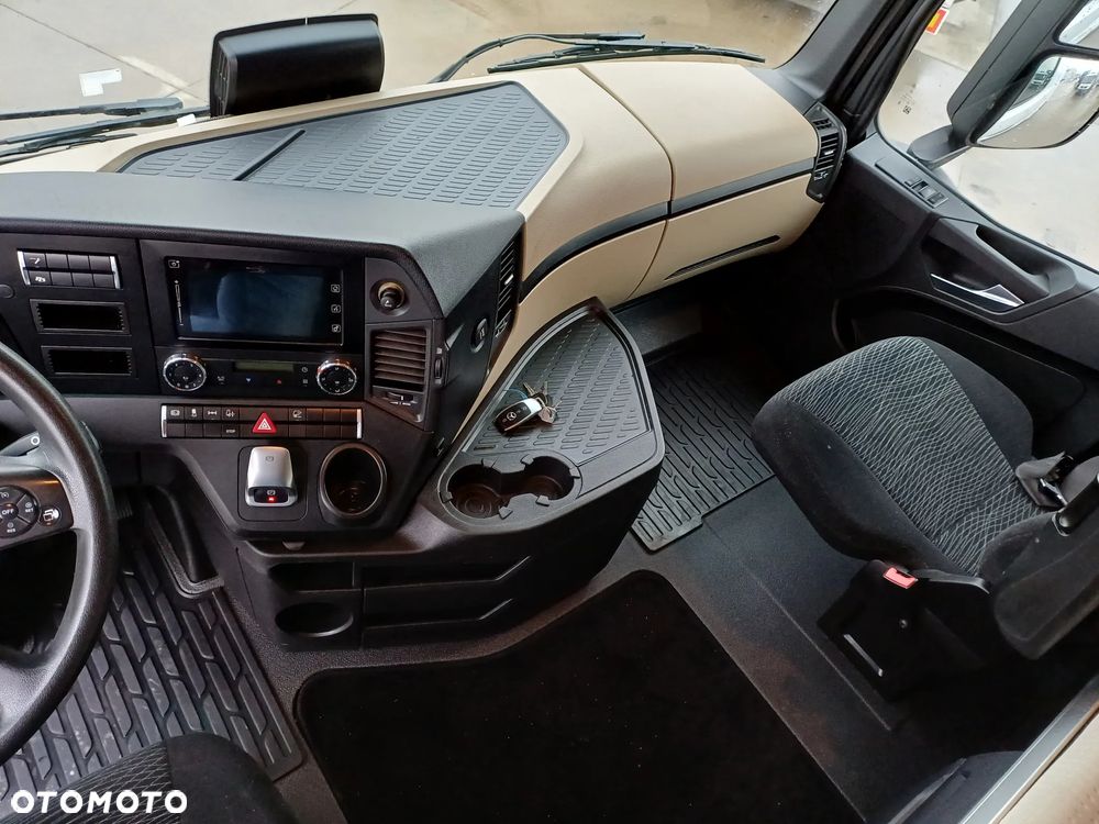 Mercedes-Benz Actros - 16