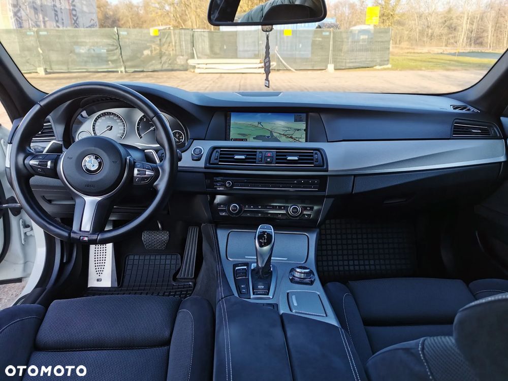 BMW Seria 5 525d xDrive - 29