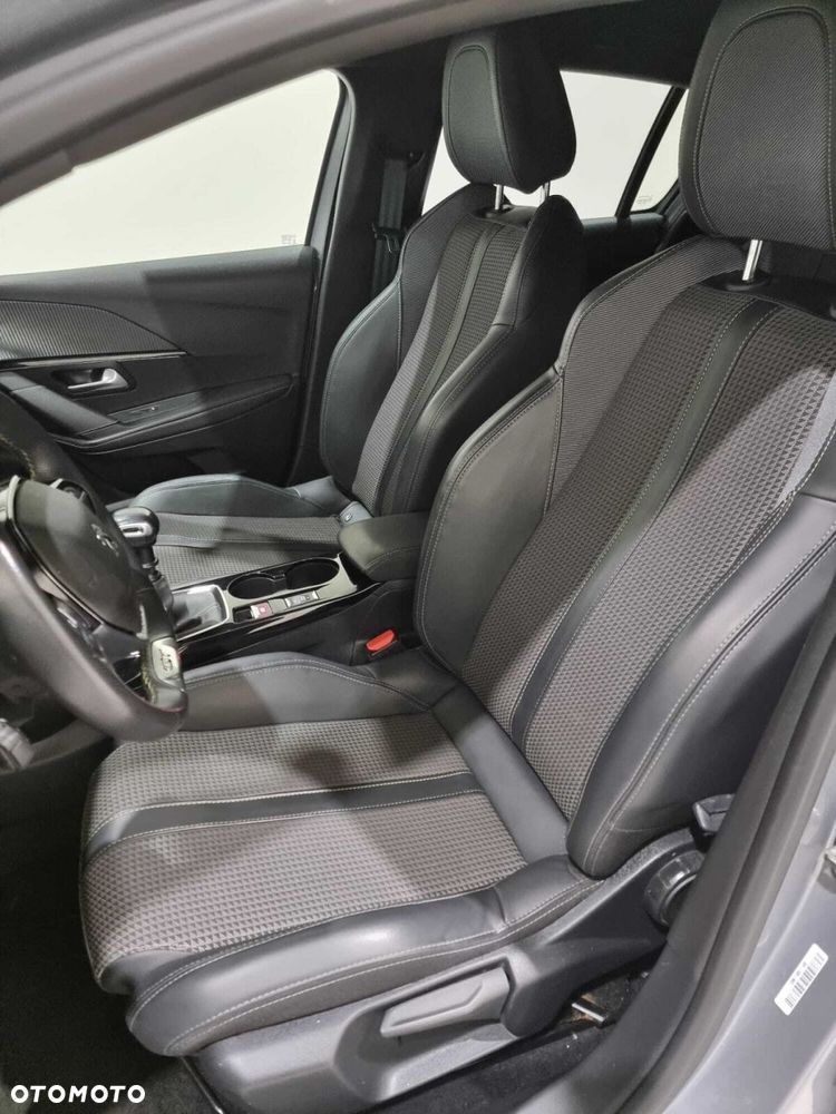 Peugeot 208 - 21