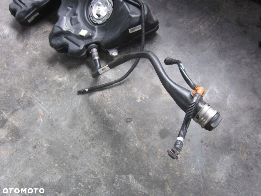 BMW F10 550i N63 V8 ZBIORNIK BAK PALIWA 7268031 - 3