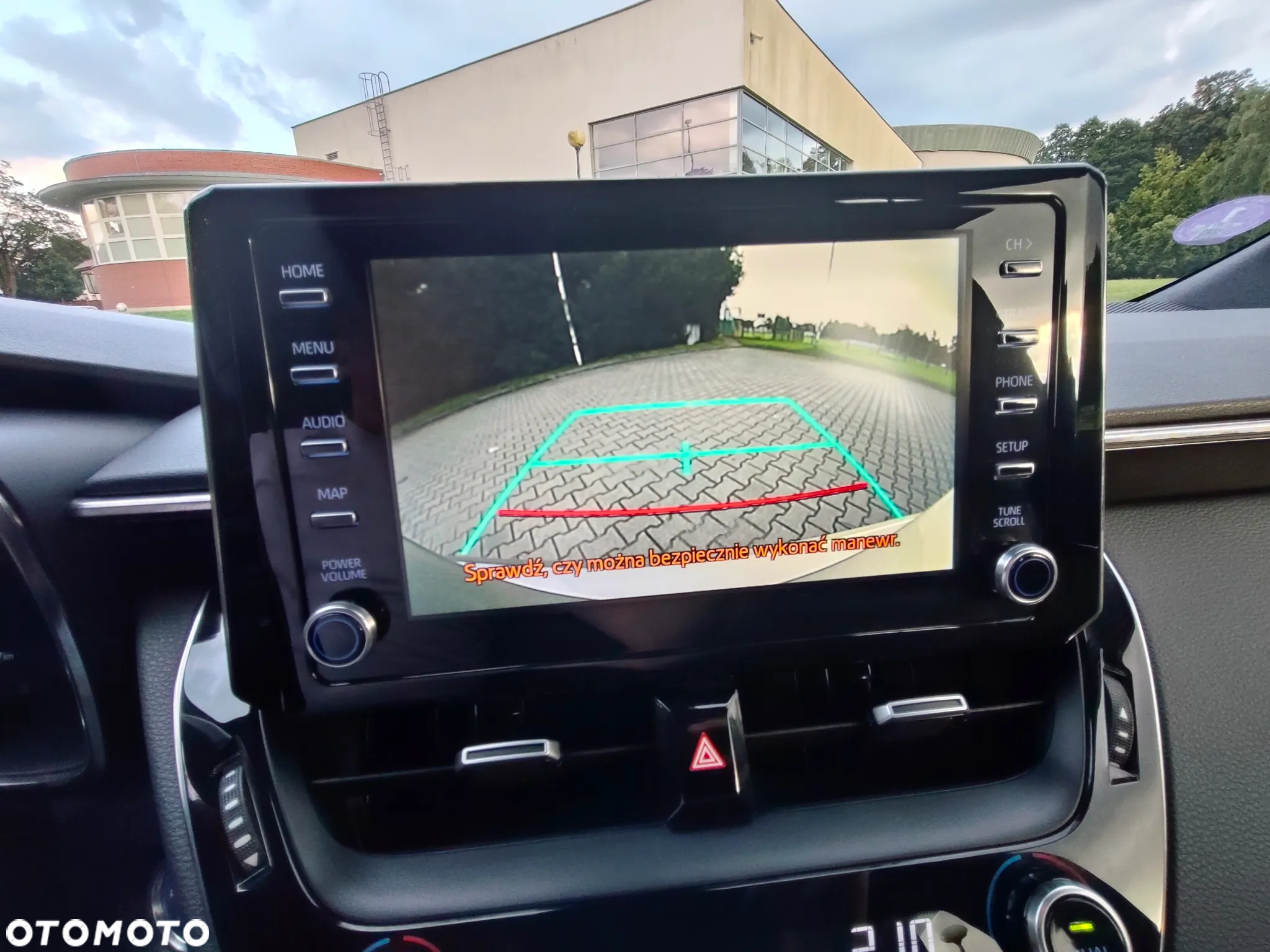 Toyota Corolla 1.8 Hybrid Executive - 27
