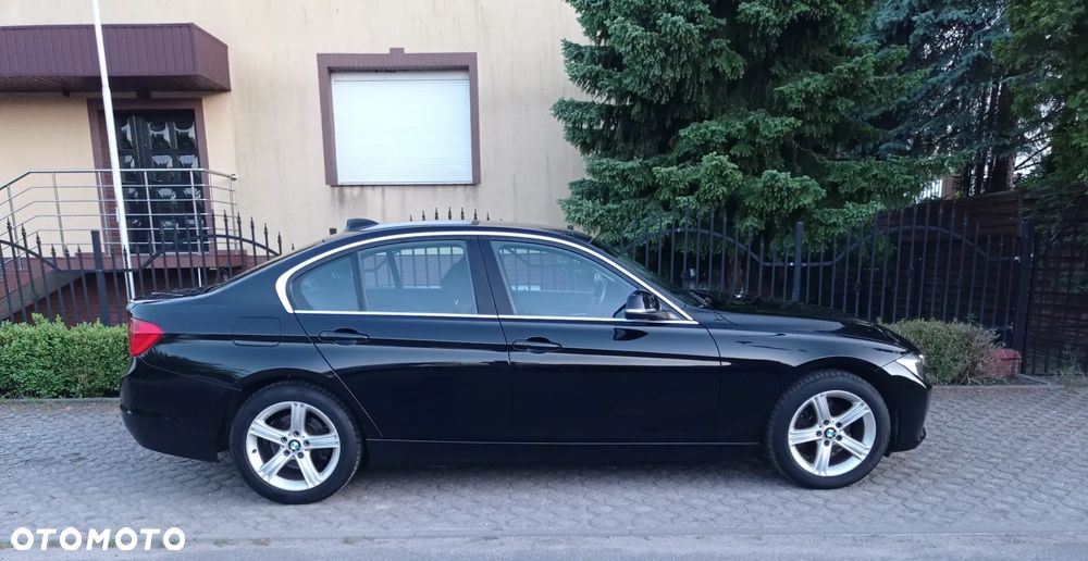 BMW Seria 3 318d DPF Edition Sport - 15