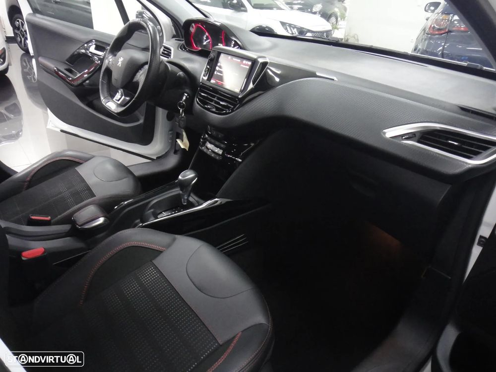 Peugeot 2008 PureTech 110 Stop&Start EAT6 GT-Line Edition - 17