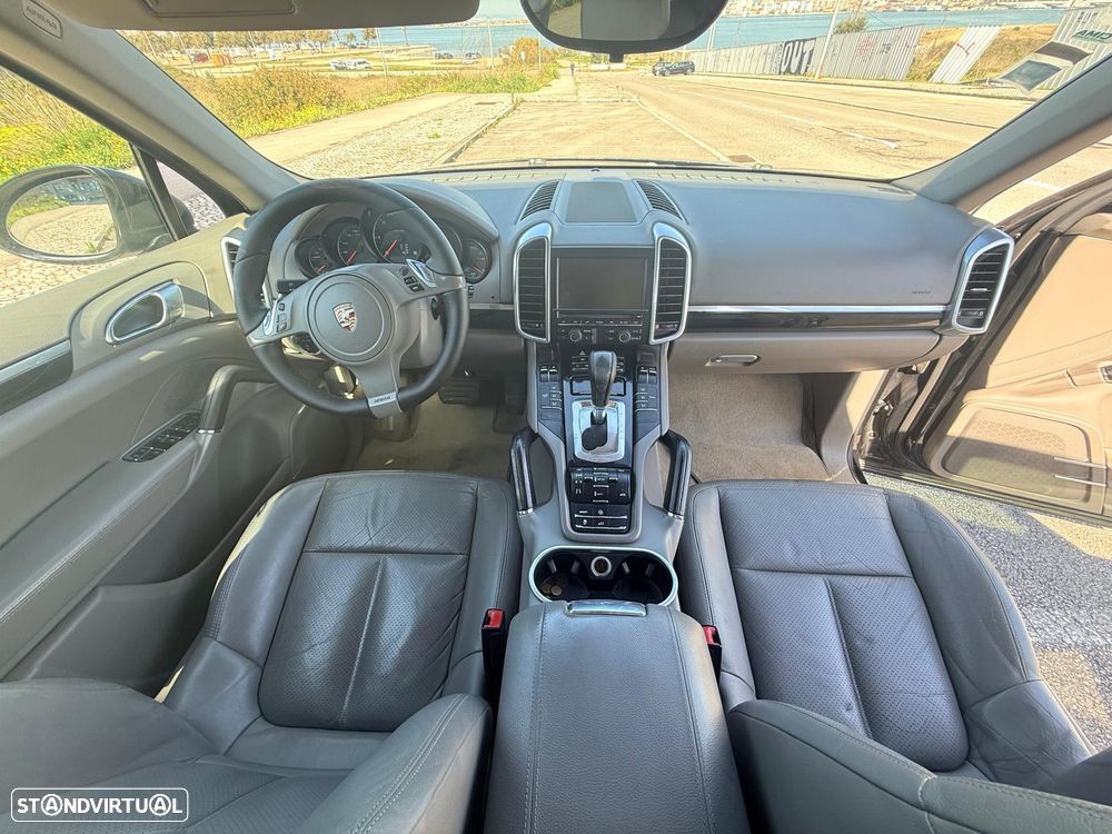 Porsche Cayenne - 2