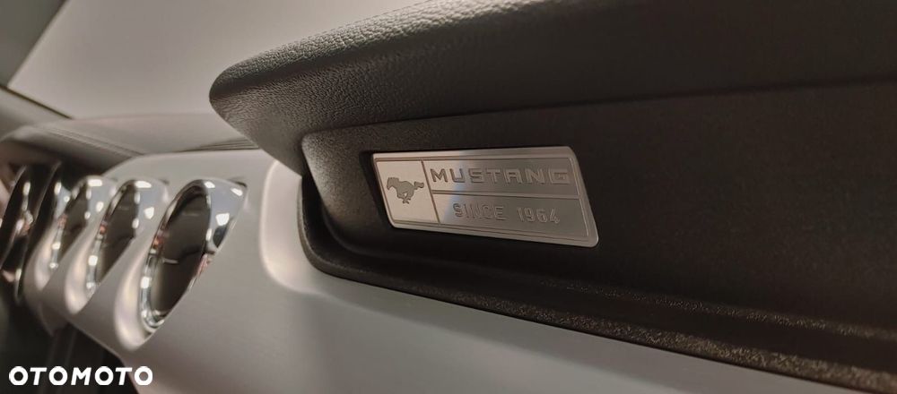 Ford Mustang 5.0 V8 GT - 12