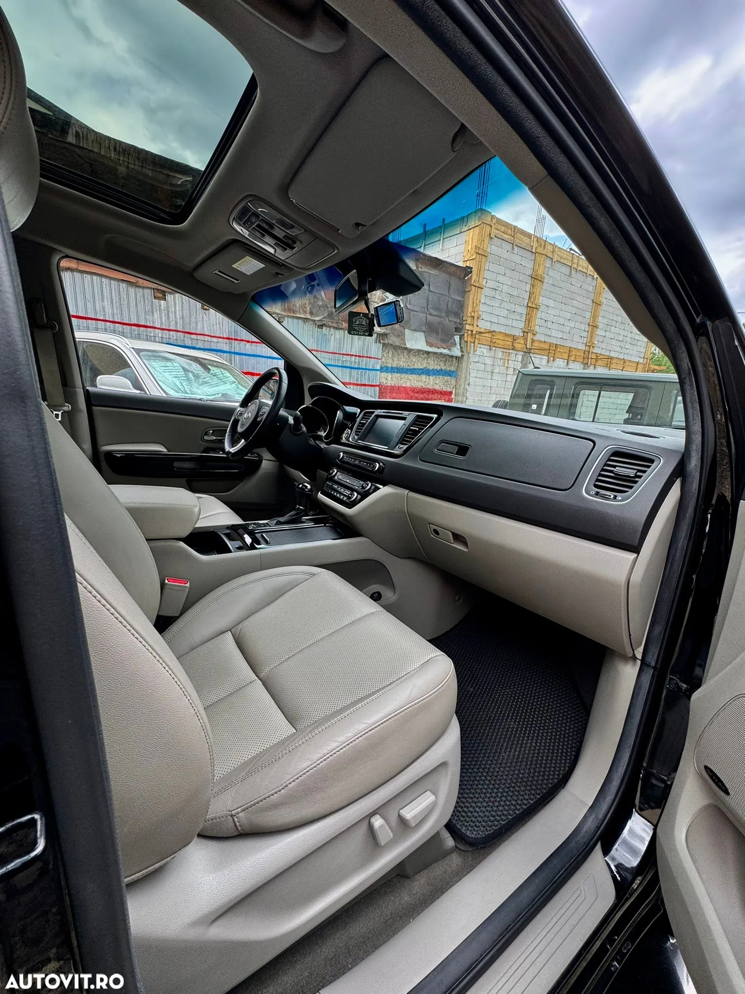 Kia Carnival - 8