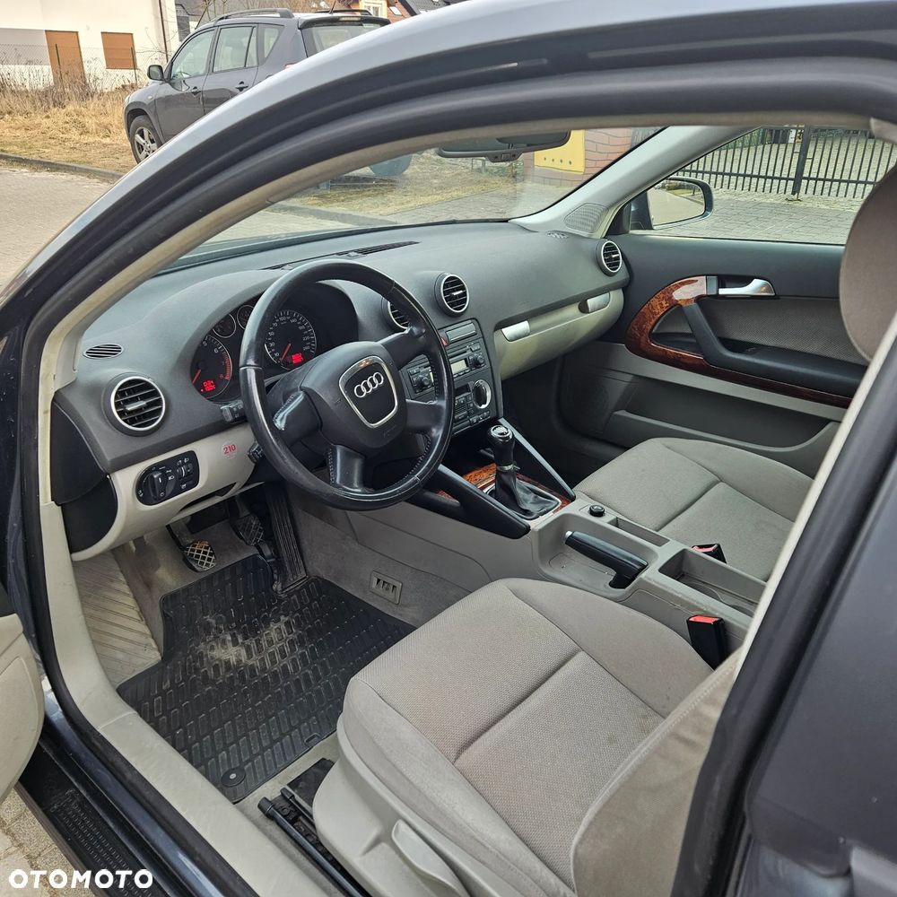 Audi A3 3-drzwiowe 1.6 Ambiente - 9