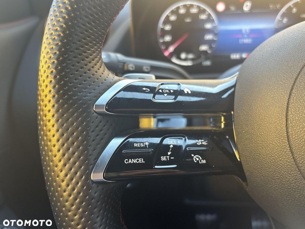 Mercedes-Benz GLA - 24