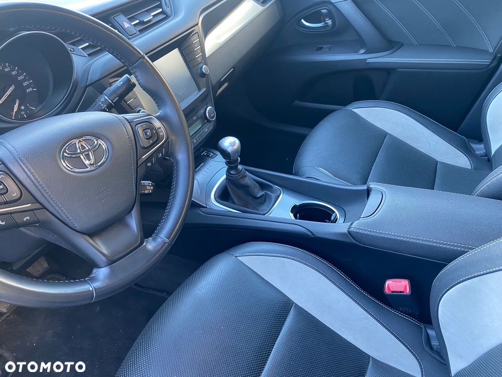 Toyota Avensis 2.0 D-4D Prestige - 10