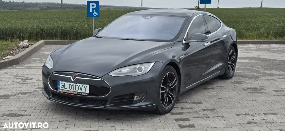 Tesla Model S - 1