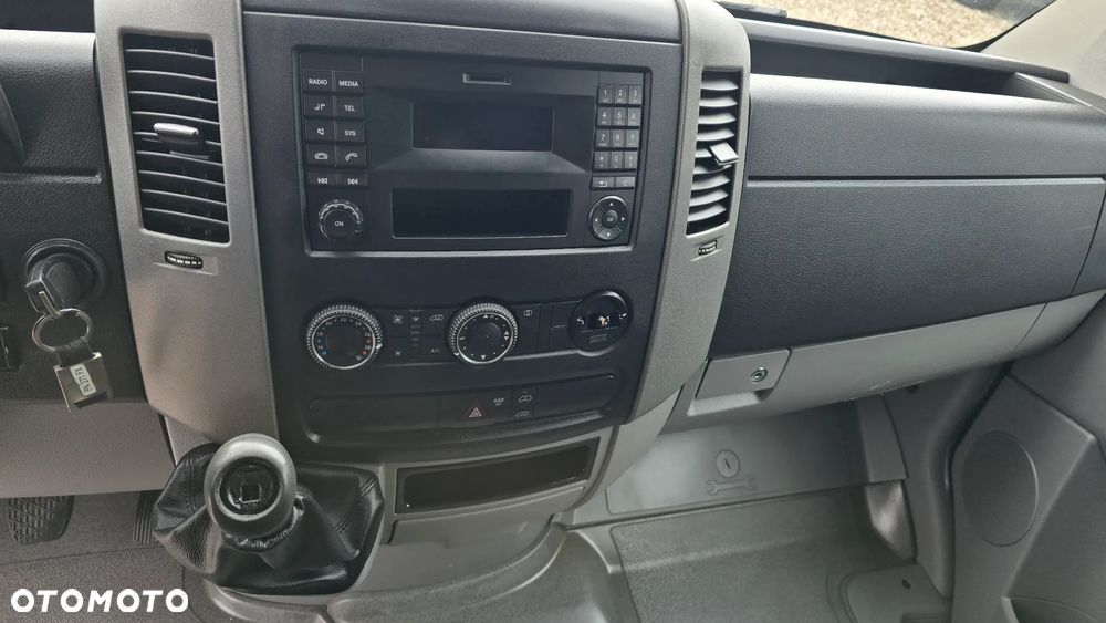 Mercedes-Benz Sprinter - 15