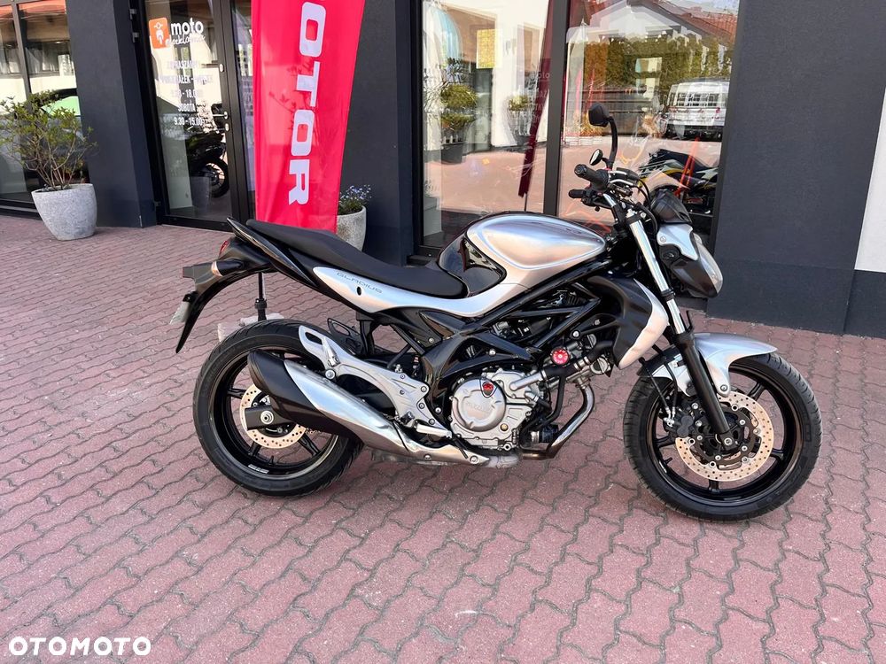 Suzuki Gladius - 2