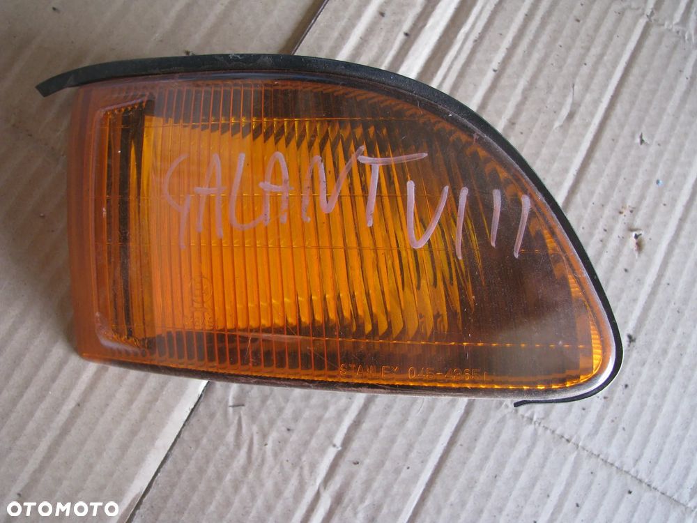 Kierunkowskaz prawy przód przedni MITSUBISHI GALANT 0454365 - 1