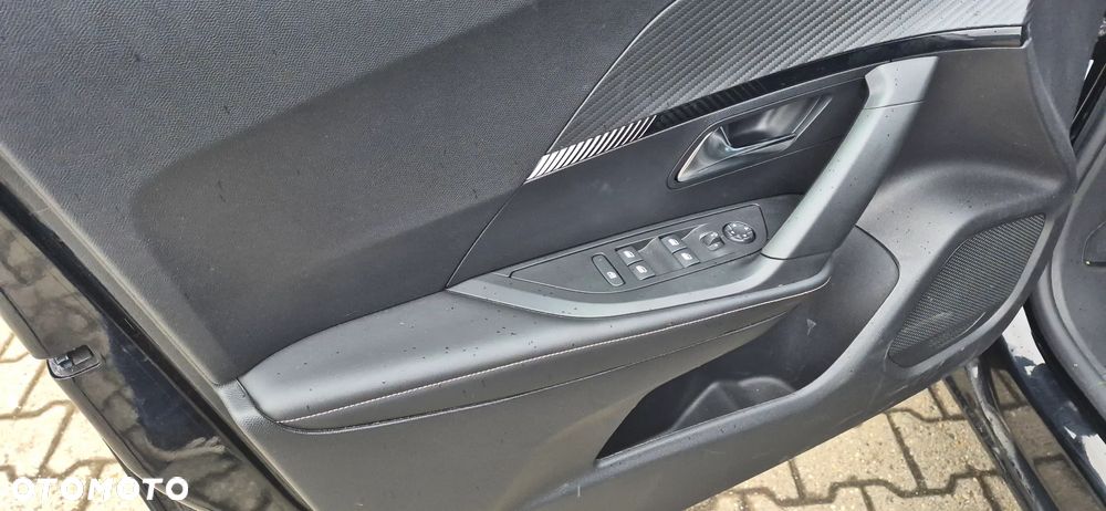 Peugeot 2008 PureTech 130 Allure S&S EAT8 - 10