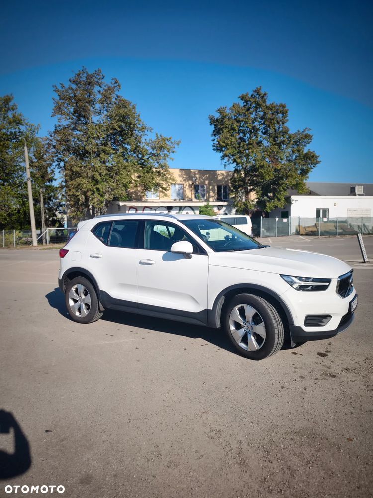 Volvo XC 40 T3 Momentum Pro - 2