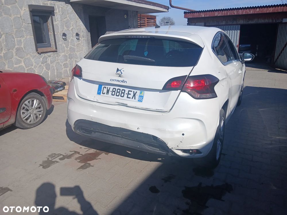 Citroën DS4 e-HDi 110 Chic - 4