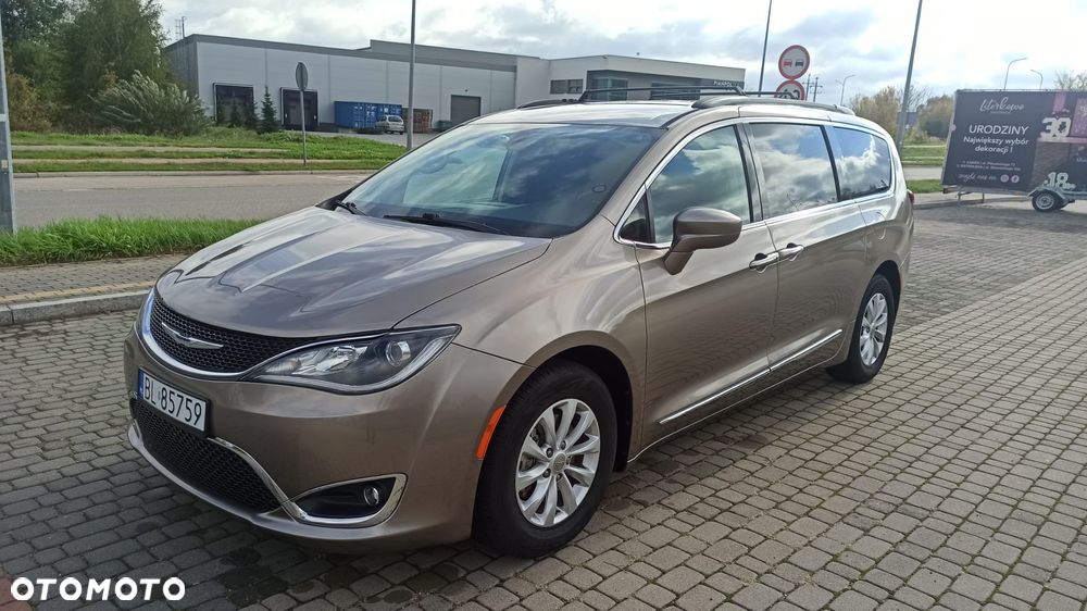 Chrysler Pacifica - 1