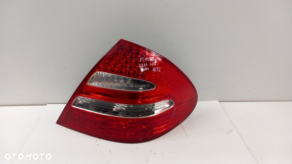 MERCEDES E KLASA W211 SEDAN LAMPA TYŁ PRAWA LED