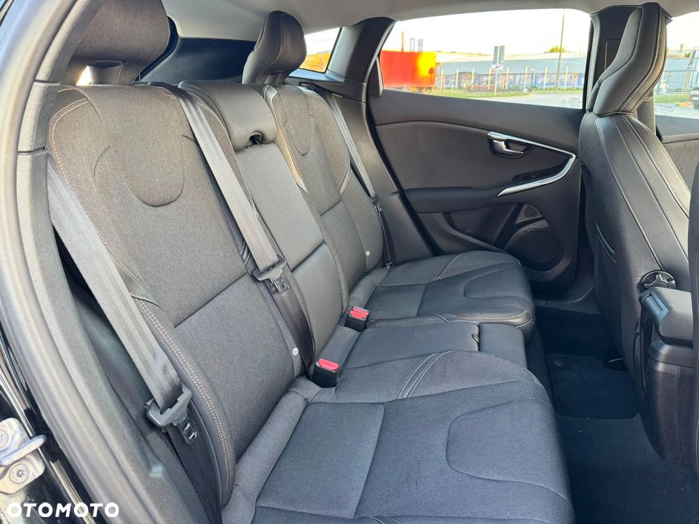 Volvo V40 T4 R-Design - 25