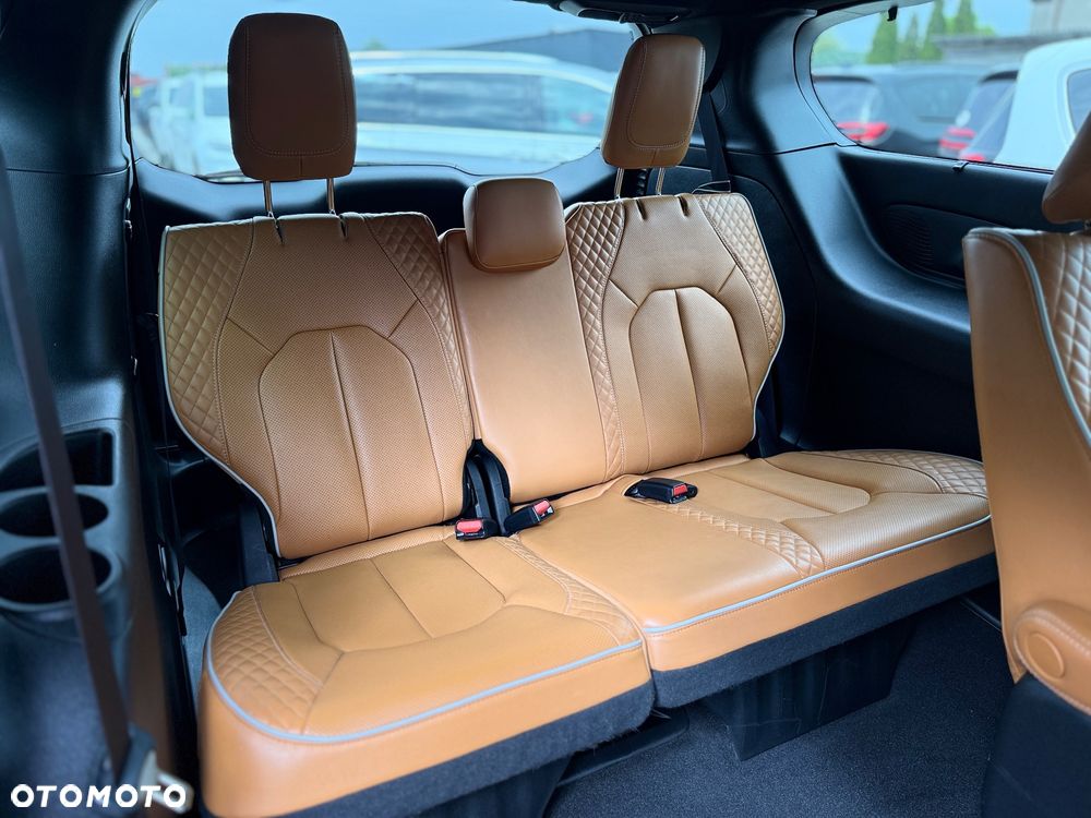 Chrysler Pacifica - 30