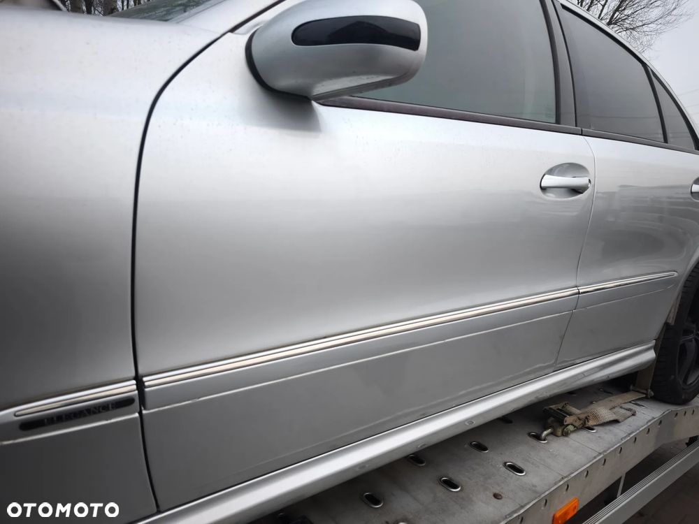 Drzwi lewy lewe tył Mercedes w211 srebrne c775 - 2