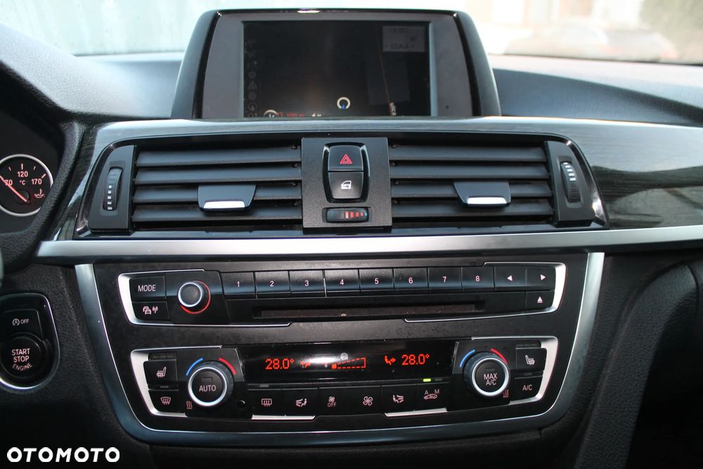 BMW Seria 3 320i Luxury Line - 10