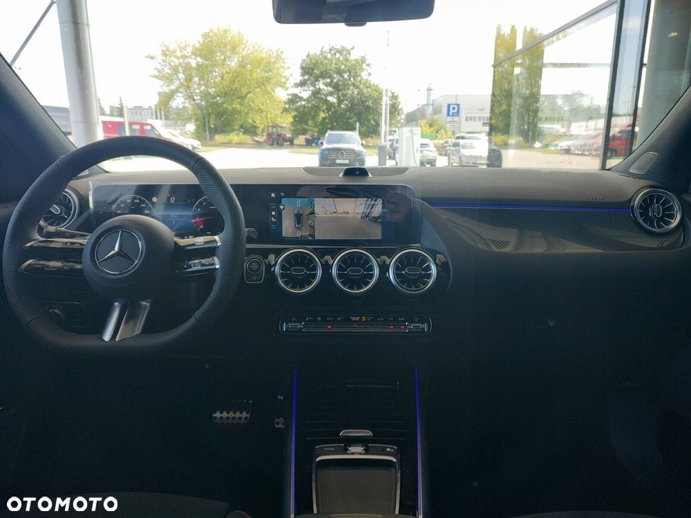 Mercedes-Benz GLA - 14