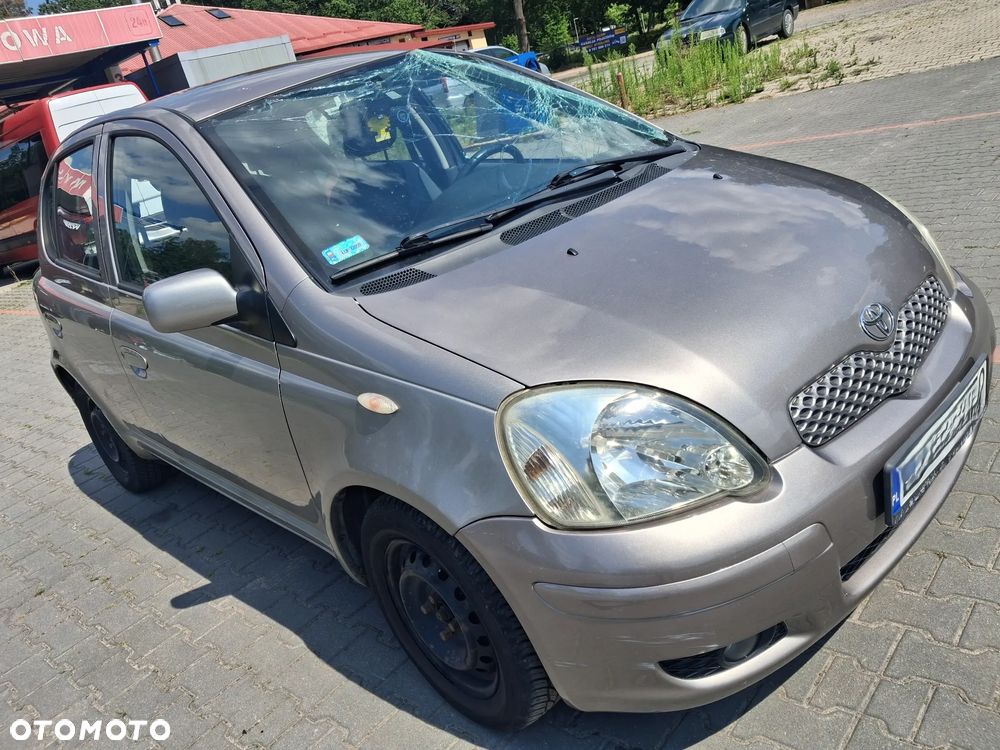 Toyota Yaris I 1 Lift silnik 1.4 Diesel D4D 90KM 1ND skrzynia biegów C153 drzwi maska zderzak błotnik lusterko 1DZ Grey Metallic Mercury lampa alternator rozrusznik czujnik regulator panel sterownik moduł mechanizm przewód wąż pompa maglownica zwrotnica wahacz mcperson amortyzator belka sanki tłumik wydech listwa osłona kokpit podsufitka podszybie boczek fotel fotele lewarek wybierak linka zbiorniczek kolektor stacyjka kierownica klamka zamek zacisk hamulcowy czujnik doładowania przepustnica przepływomierz półoś blenda klamka światło lampa hak holowniczy odpinany sprężarka filtr włącznik przełącznik manetki przewód rura felgi felga koło wiązka elektryczna NA CZĘŚCI WSZYSTKIE CZĘŚCI - 9