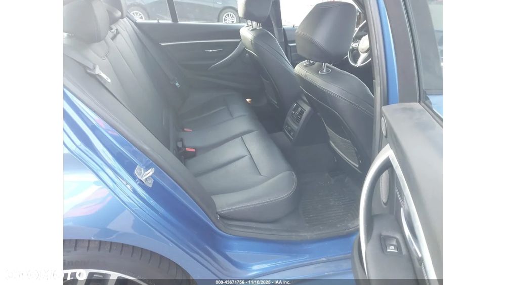 BMW Seria 3 340i xDrive M Sport - 12