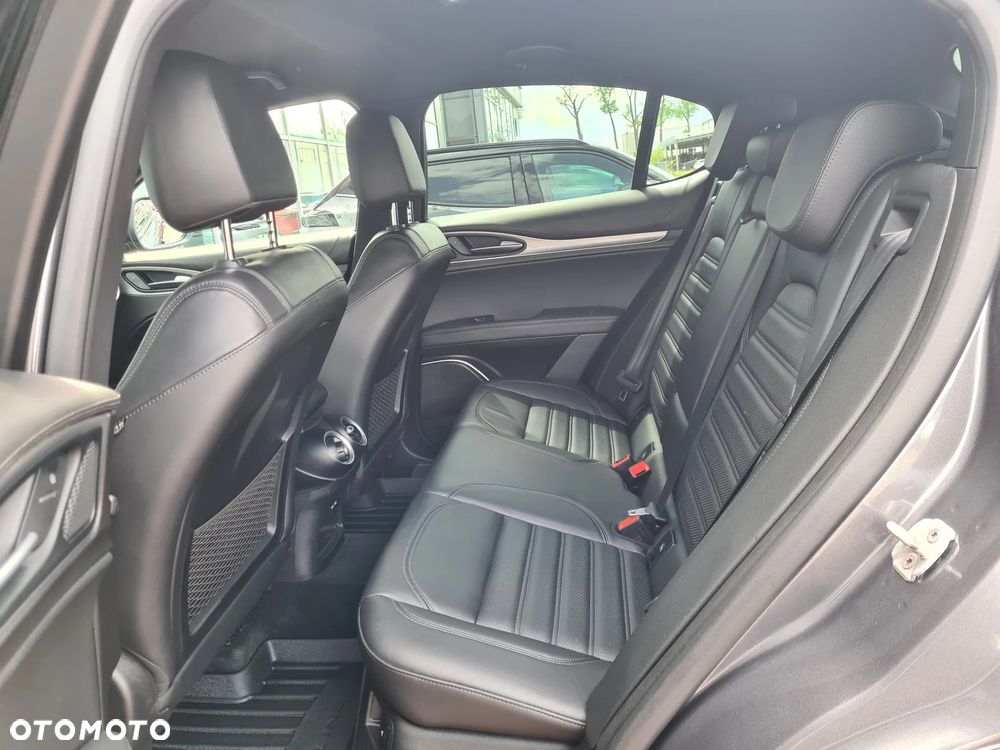 Alfa Romeo Stelvio 2.0 Turbo B-Tech Edition Q4 - 29