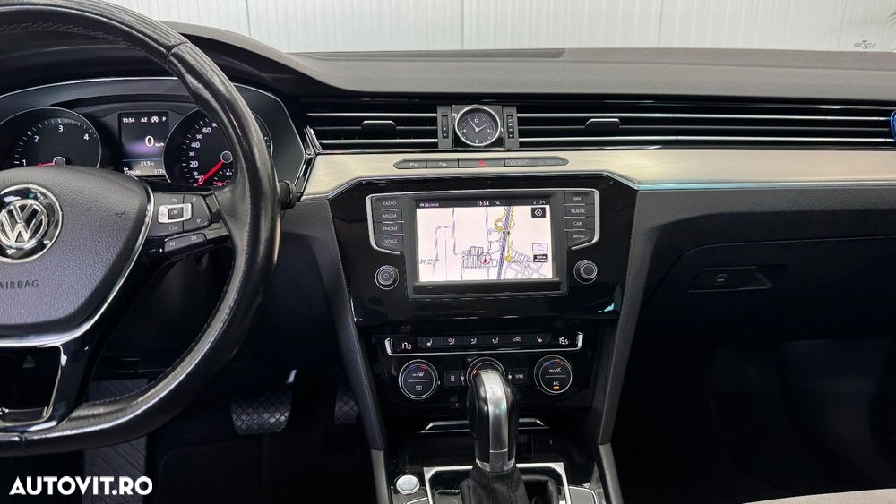 Volkswagen Passat 2.0 TDI DSG Highline - 13