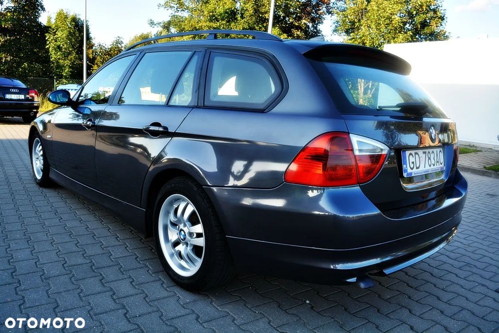 BMW Seria 3 318d - 3