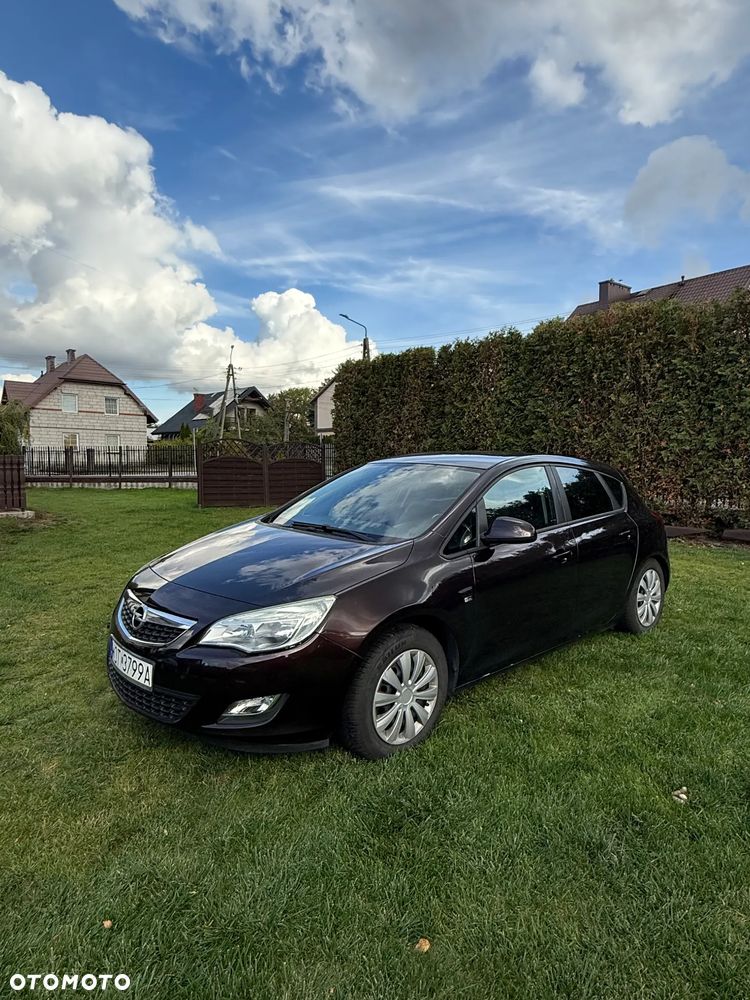 Opel Astra 2012 photo 4