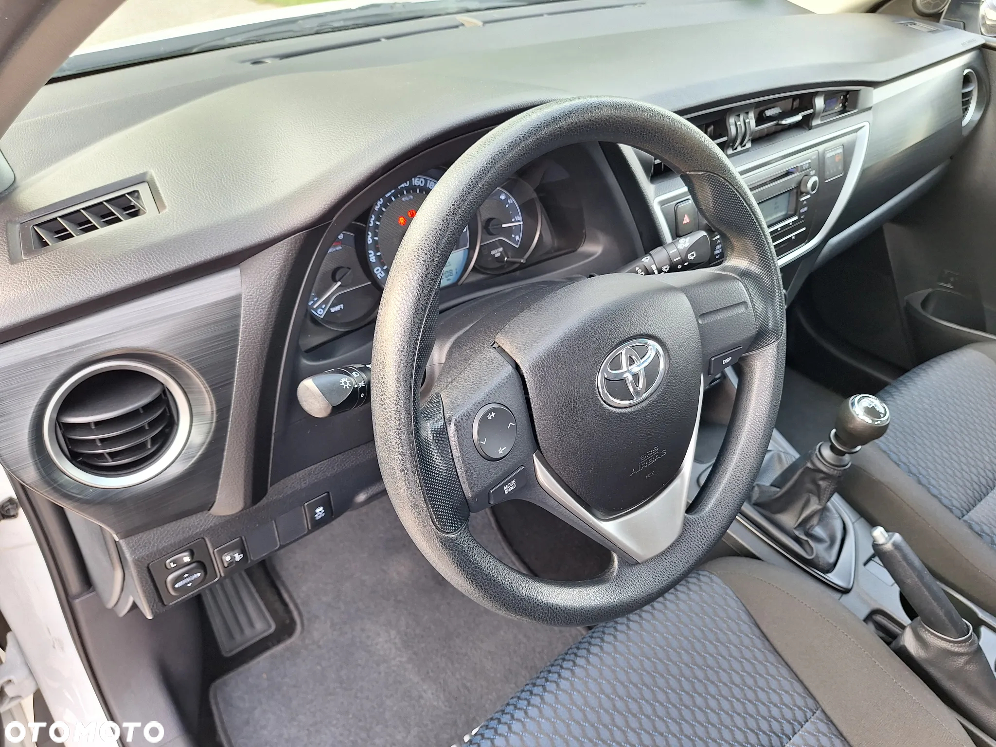Toyota Auris 1.33 Dual-VVT-i Comfort - 24