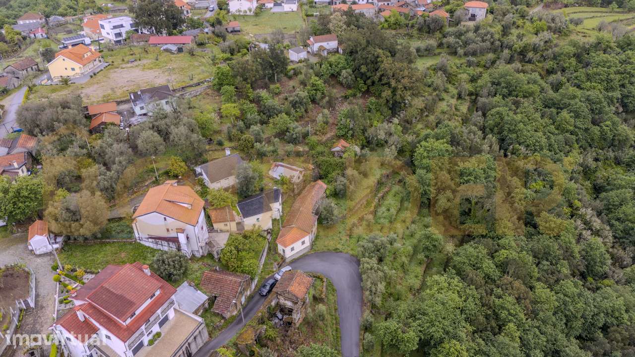 Moradia para restauro em Vilar de Ferreiros - Grande imagem: 4/10
