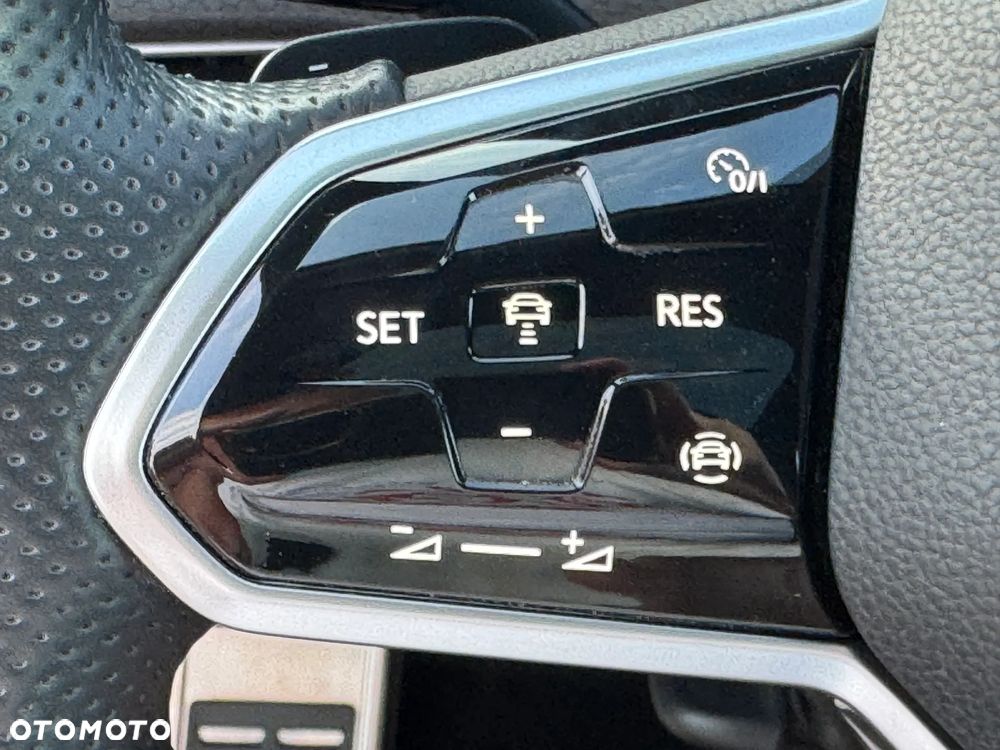 Volkswagen Golf ver-viii-1-4-tsi-plug--in-hybrid-style-dsg - 17