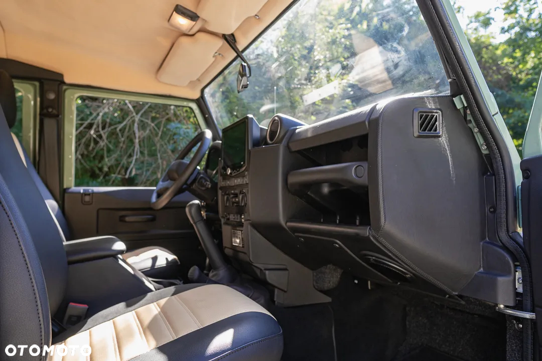 Land Rover Defender 110 2.4 TD4 SE - 23
