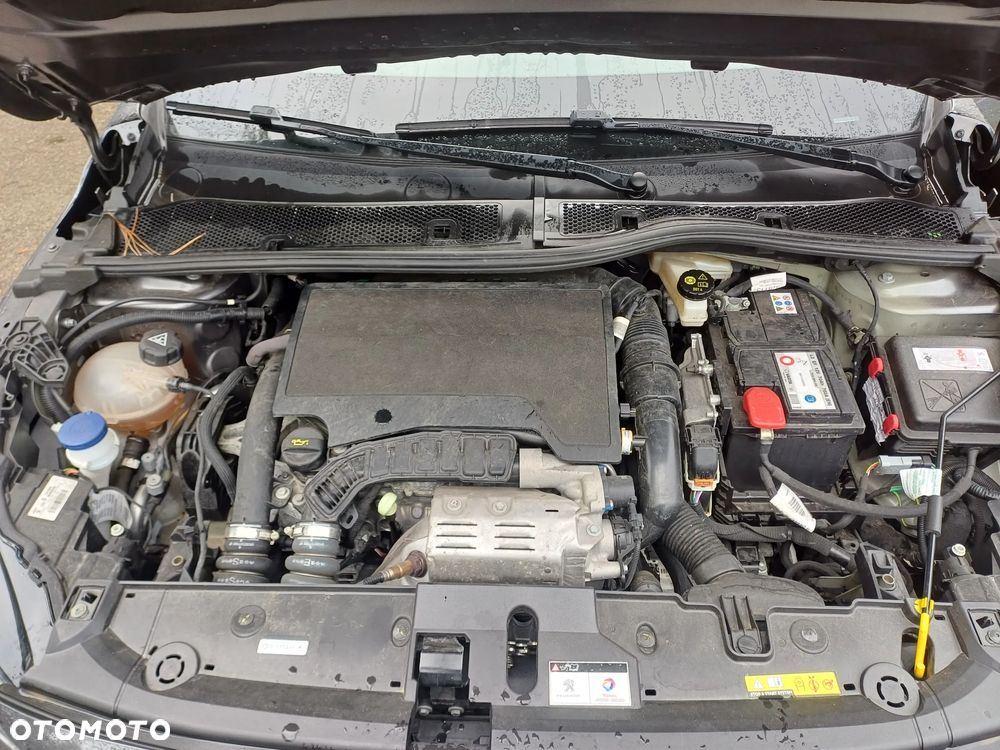 Peugeot 208 PureTech 100 EAT8 Allure - 23