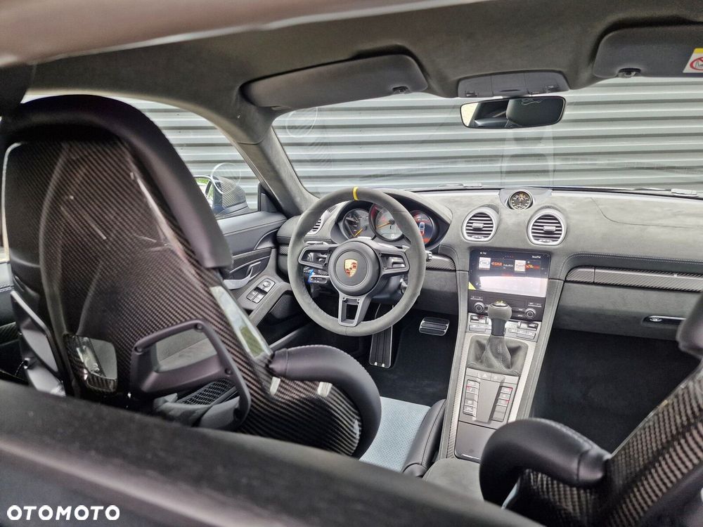 Porsche 718 Cayman - 11