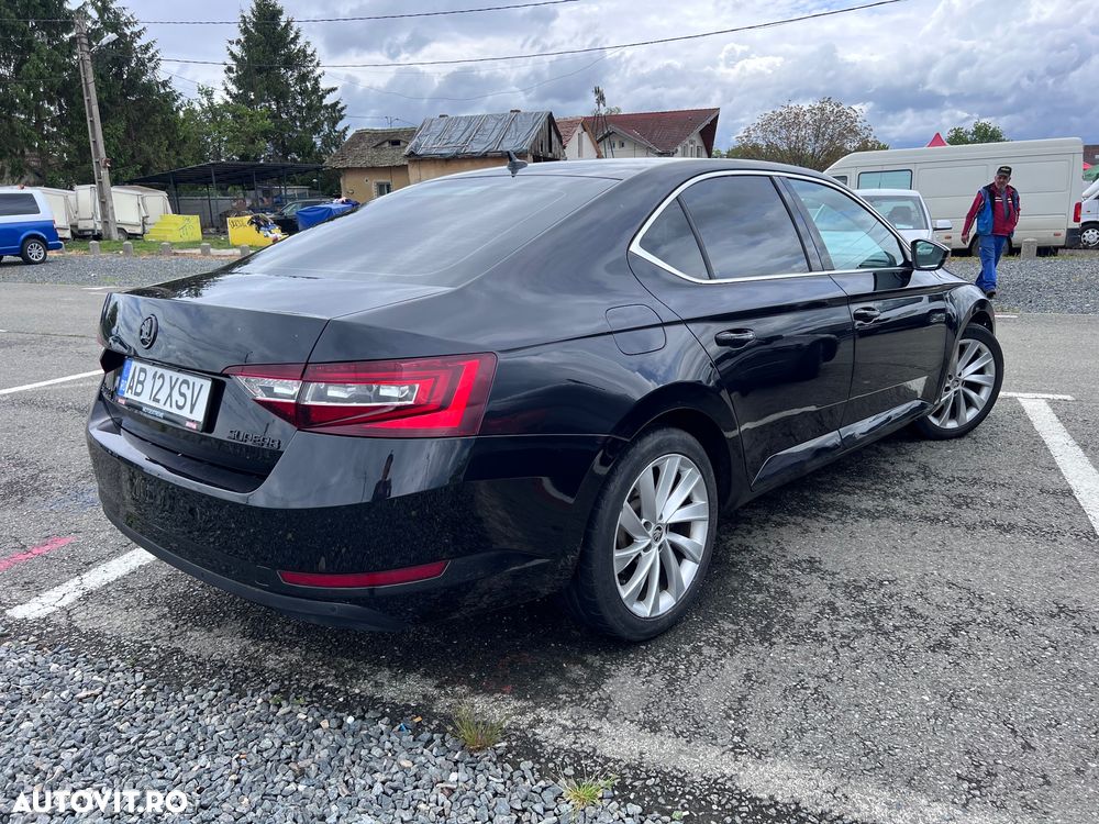 Skoda Superb 2.0 TDI DSG Style - 4