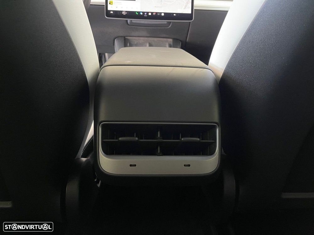 Tesla Model Y Long Range Dual Motor AWD - 9